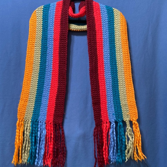 American Eagle Outfitters Accessories - American Eagle hand knitted scarf 66”L and 9”W used excellent condition